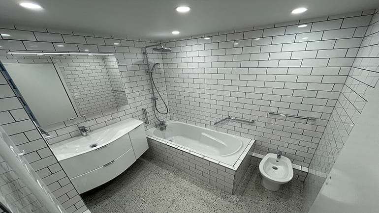 Salle de bain rénovée 1 angle 1