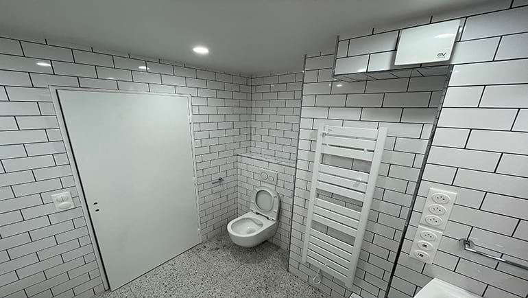 Salle de bain rénovée 1 angle 2