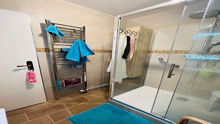 Salle de bain rénovée 3 angle 2